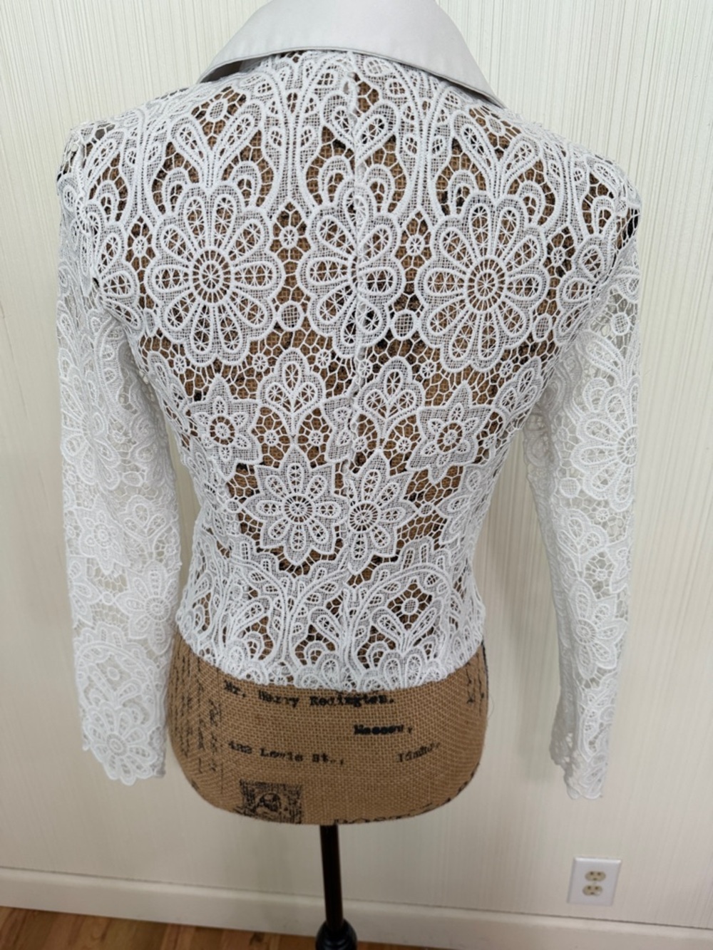 Women's White Lace Button-Up Shirt Jacket - Picture 8 of 11